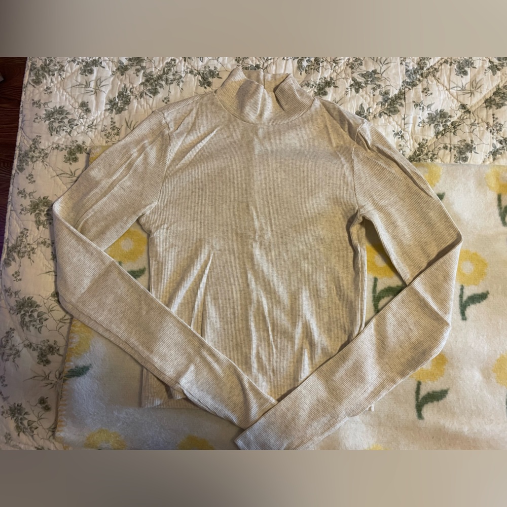 American Eagle Outfitters Light Beige Turtleneck